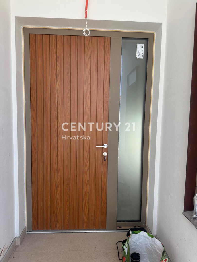 BADERNA, IN VENDITA SPLENDIDA NUOVA CASA AL PIANO TERRA CON PISCINA E VISTA SULLA NATURA