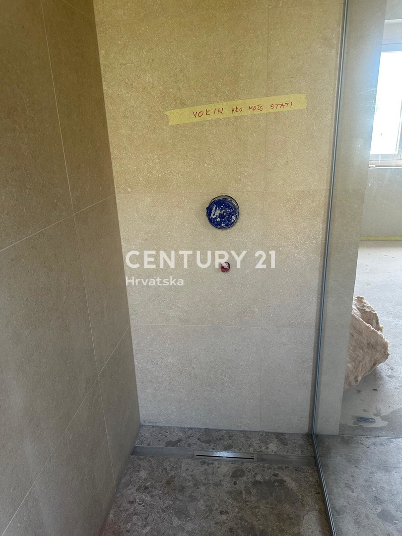 BADERNA, IN VENDITA SPLENDIDA NUOVA CASA AL PIANO TERRA CON PISCINA E VISTA SULLA NATURA