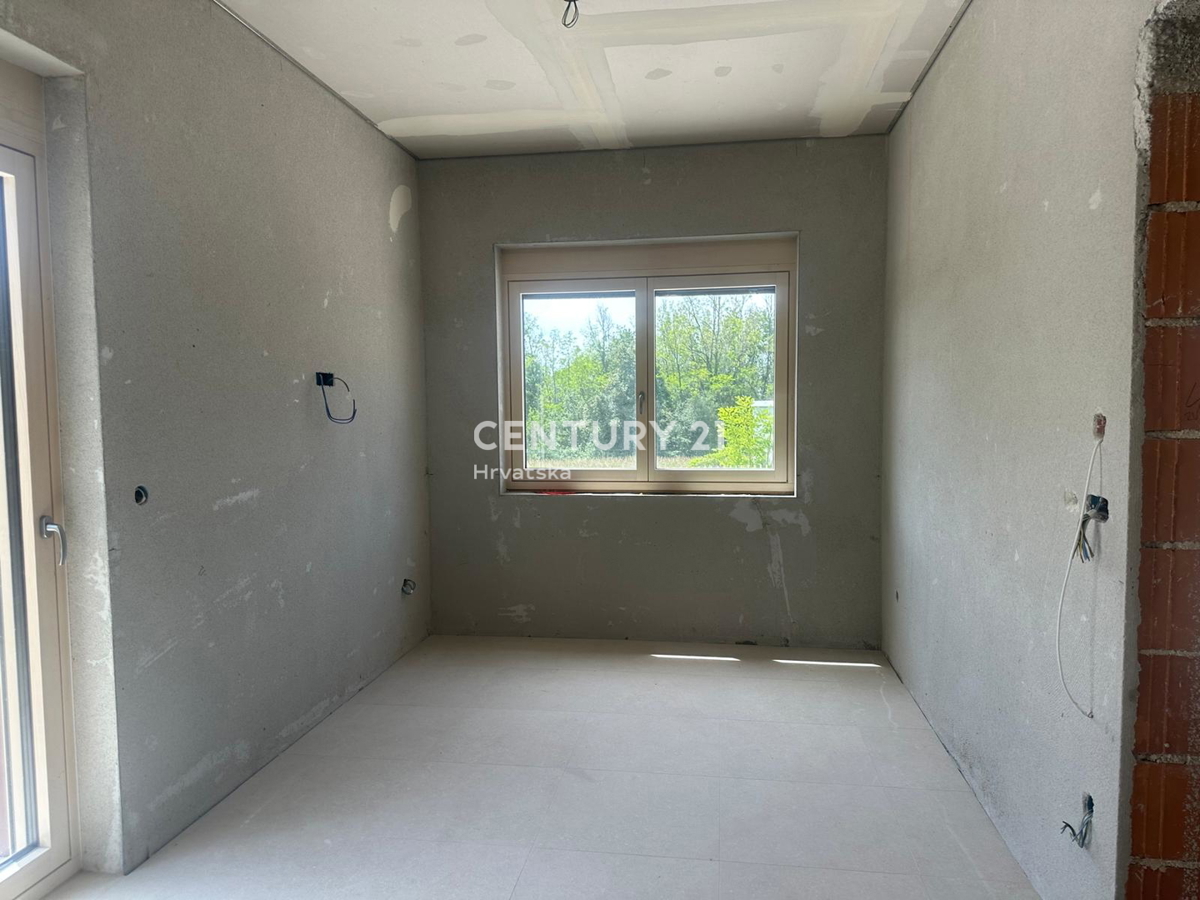 BADERNA, IN VENDITA SPLENDIDA NUOVA CASA AL PIANO TERRA CON PISCINA E VISTA SULLA NATURA