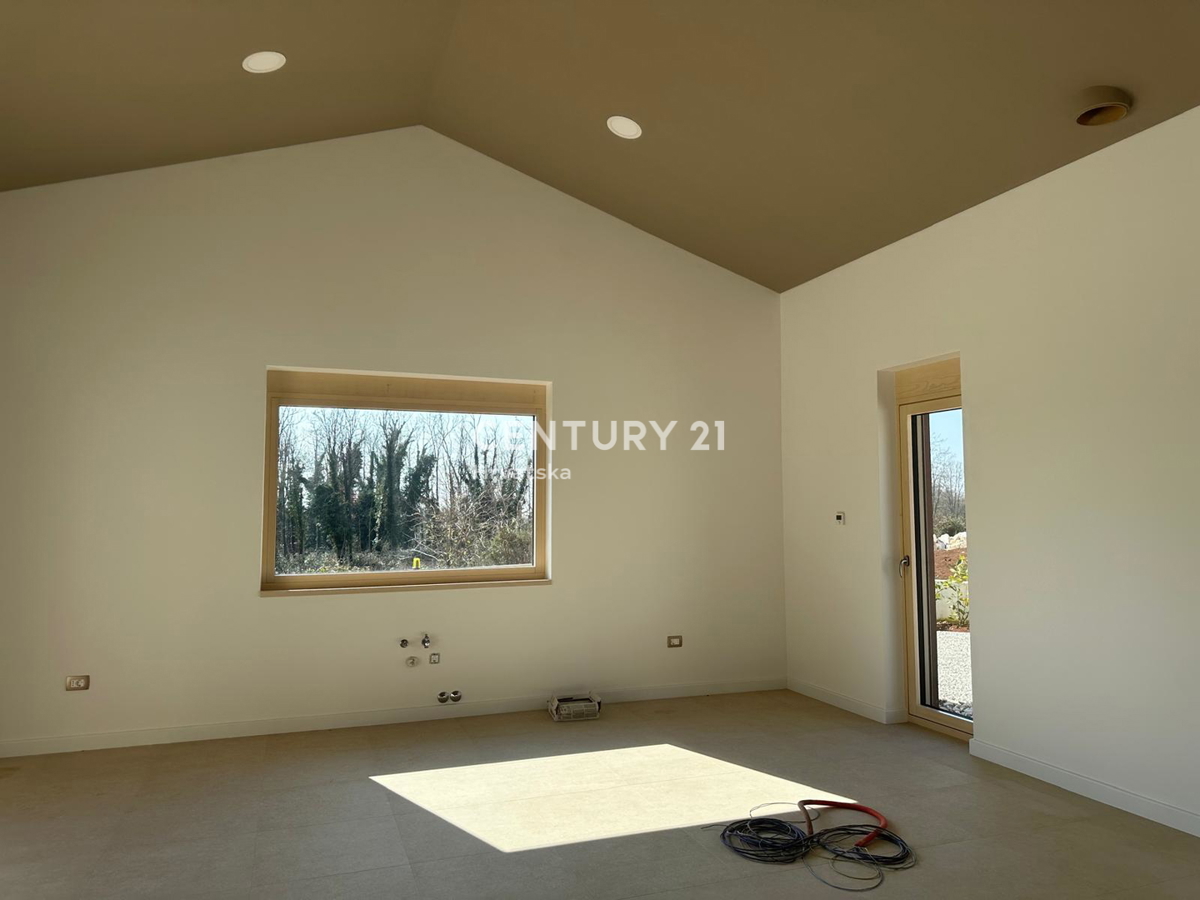 BADERNA, IN VENDITA SPLENDIDA NUOVA CASA AL PIANO TERRA CON PISCINA E VISTA SULLA NATURA