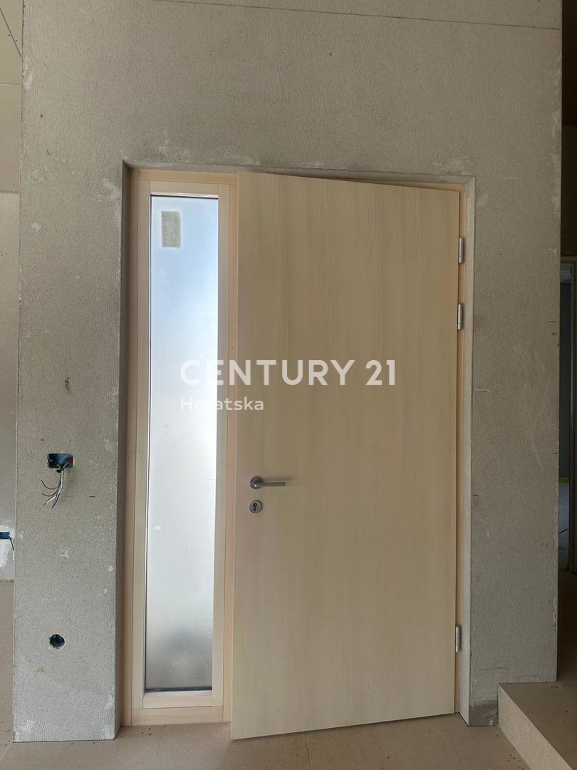 BADERNA, IN VENDITA SPLENDIDA NUOVA CASA AL PIANO TERRA CON PISCINA E VISTA SULLA NATURA