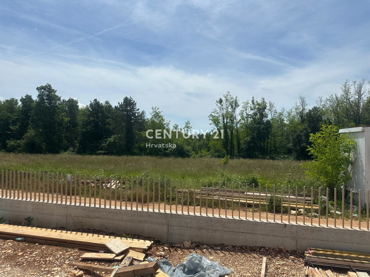 BADERNA, IN VENDITA SPLENDIDA NUOVA CASA AL PIANO TERRA CON PISCINA E VISTA SULLA NATURA