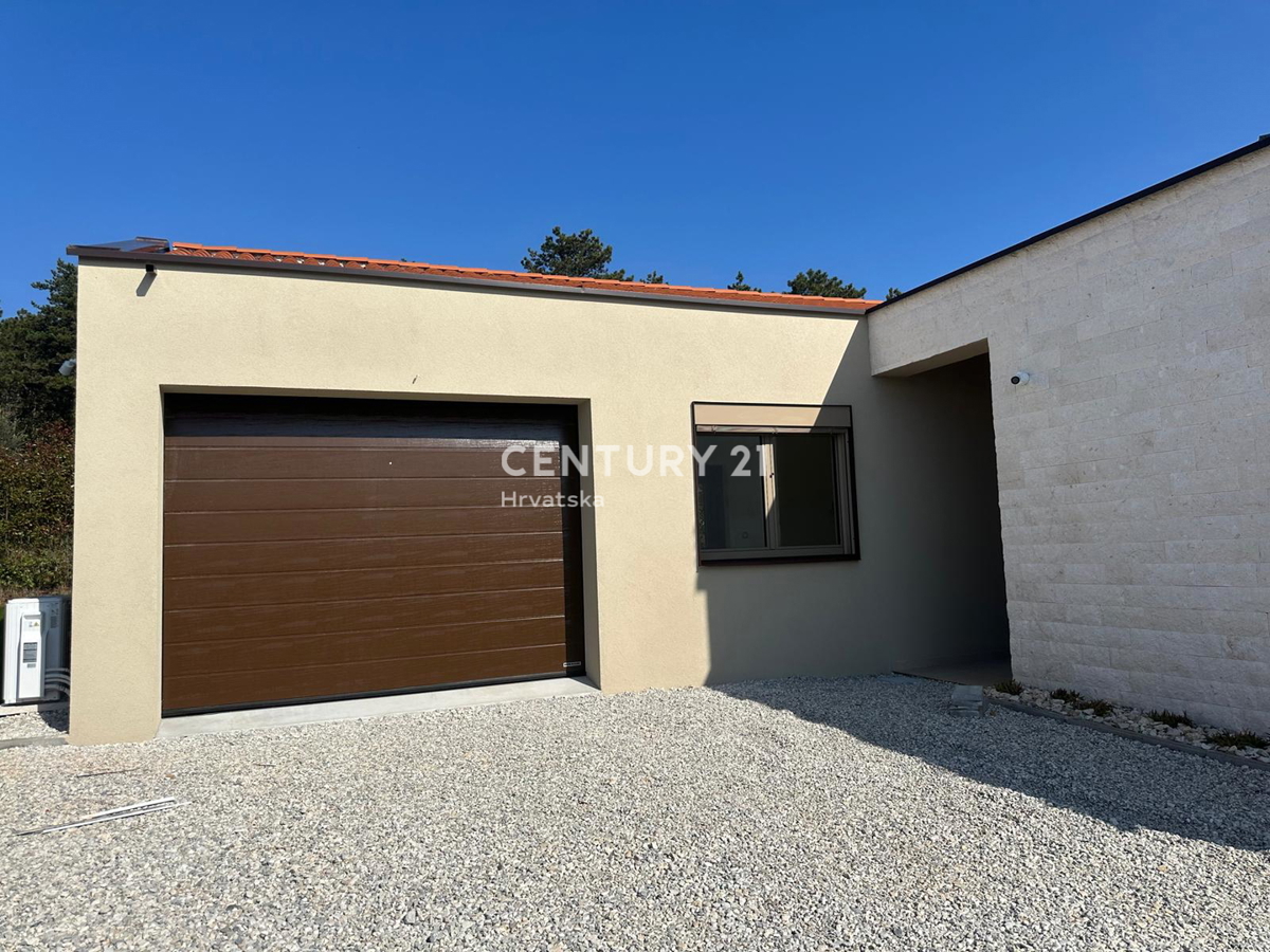 BADERNA, IN VENDITA SPLENDIDA NUOVA CASA AL PIANO TERRA CON PISCINA E VISTA SULLA NATURA