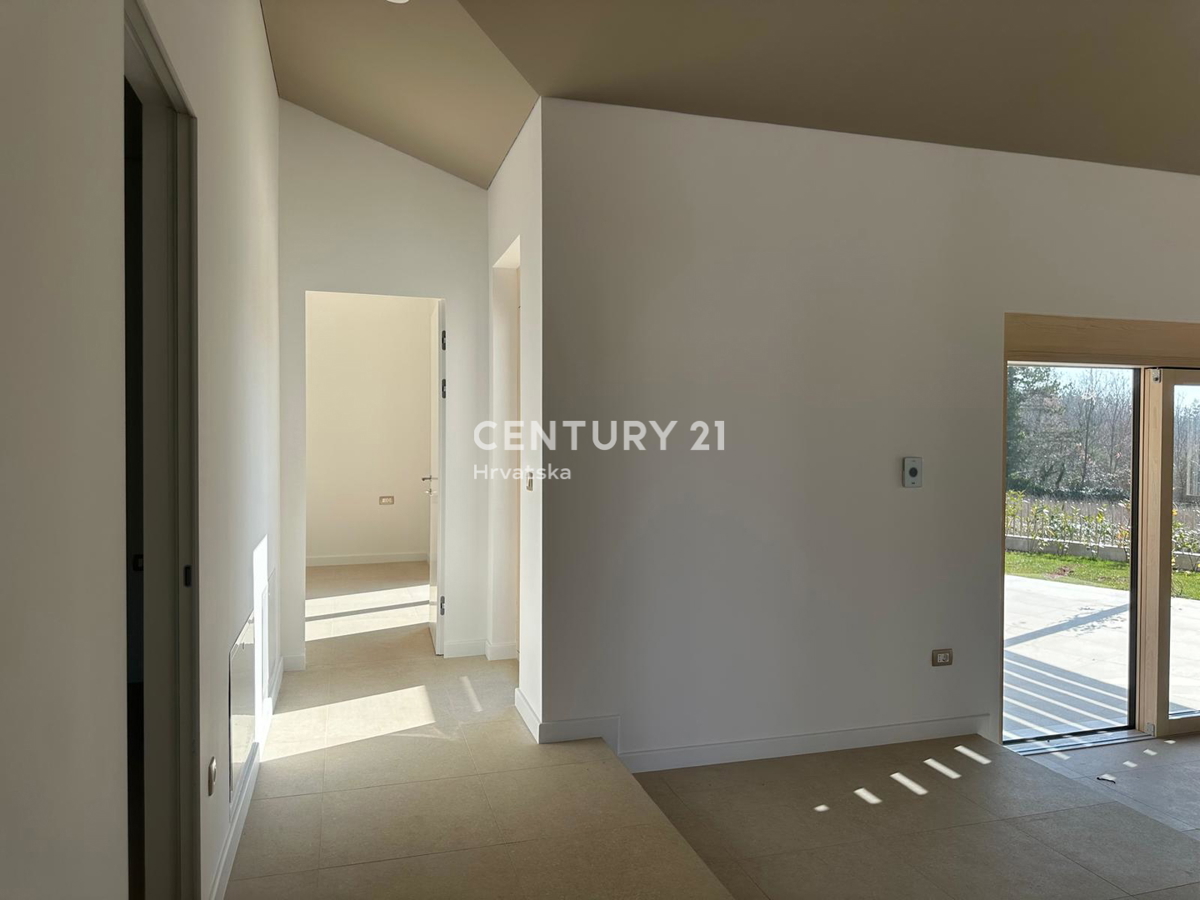 BADERNA, IN VENDITA SPLENDIDA NUOVA CASA AL PIANO TERRA CON PISCINA E VISTA SULLA NATURA