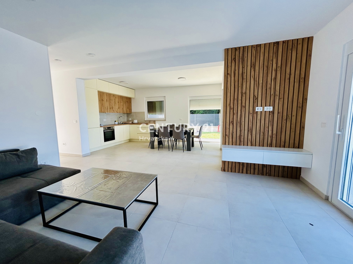 UMAG, DINTORNI, VILLA DUPLEX CON VISTA MARE