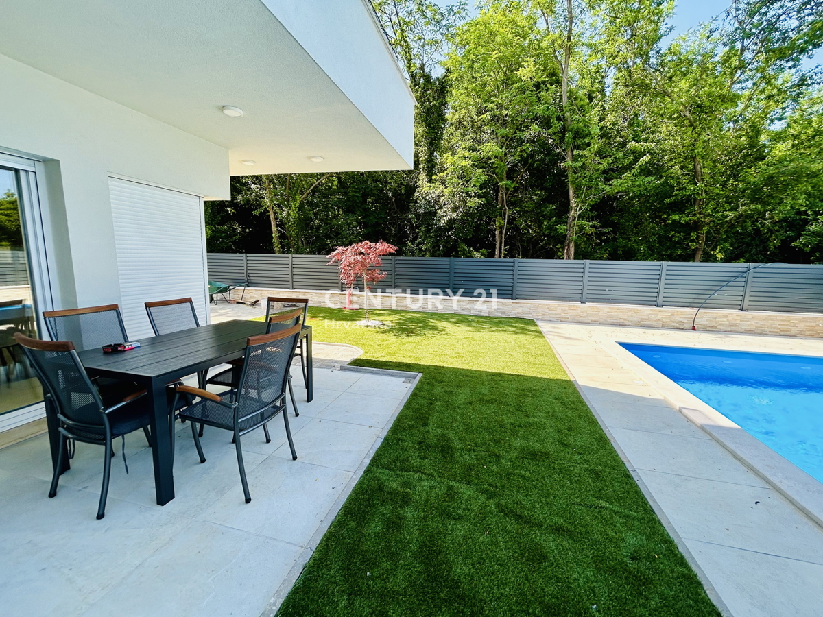 UMAG, DINTORNI, VILLA DUPLEX CON VISTA MARE