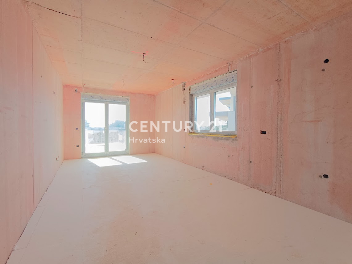 POREČ, IN VENDITA APPARTAMENTO DI LUSSO CON TRE CAMERE DA LETTO AL TERZO PIANO, TERRAZZA SUL TETTO, VISTA MARE, A 1500 M DAL MARE