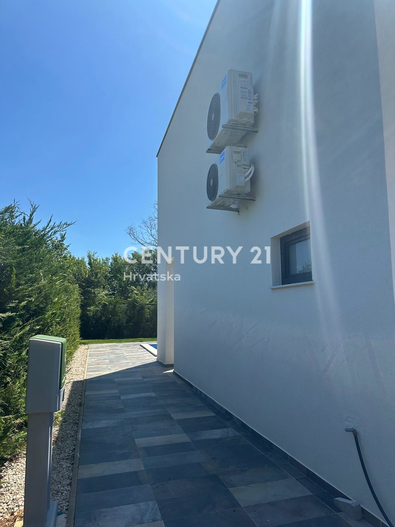 ROVINJSKO SELO, VENDESI BELLA DOPPIA VILLA, NUOVA COSTRUZIONE CON PISCINA