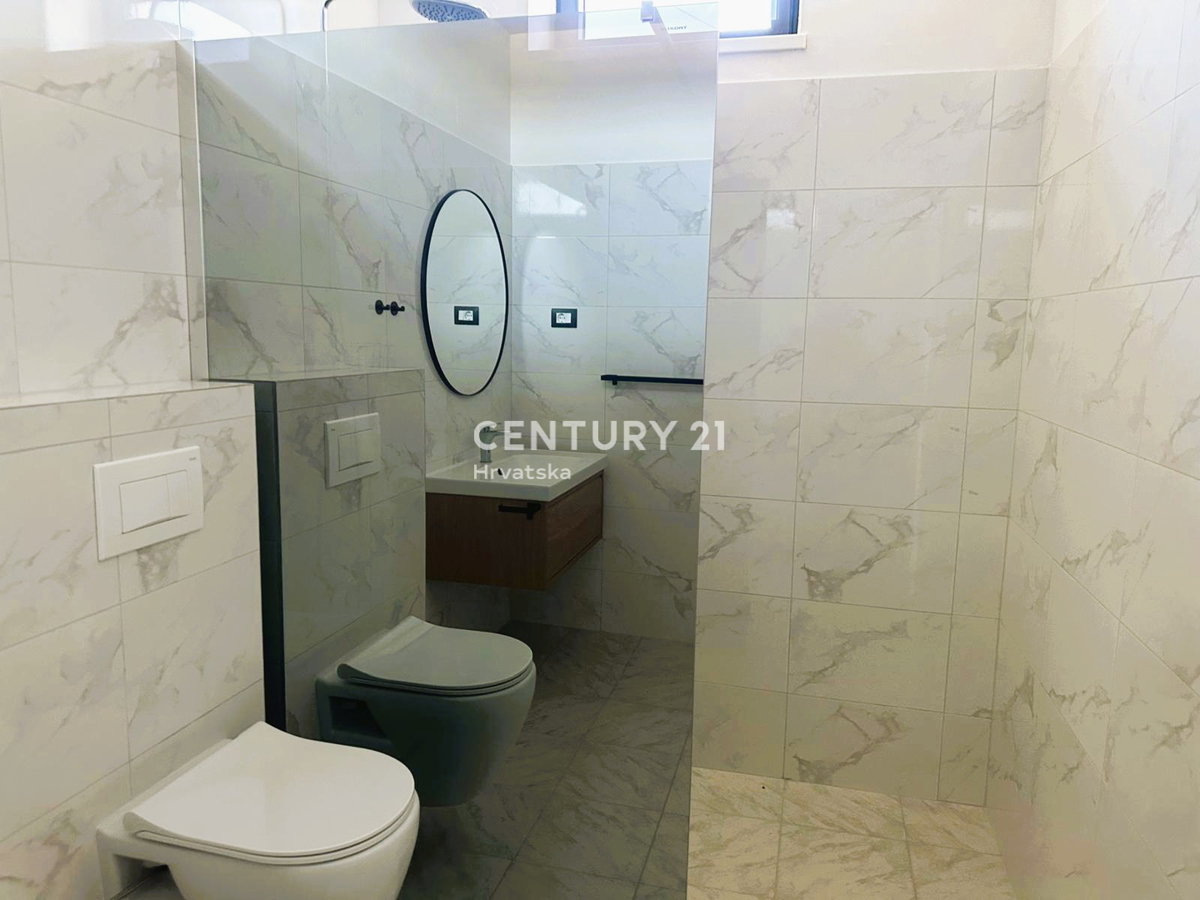 ROVINJSKO SELO, VENDESI BELLA DOPPIA VILLA, NUOVA COSTRUZIONE CON PISCINA