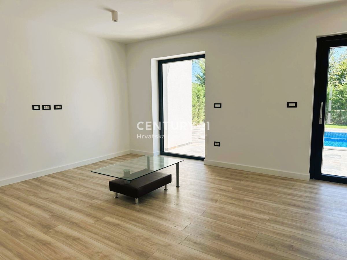 ROVINJSKO SELO, VENDESI BELLA DOPPIA VILLA, NUOVA COSTRUZIONE CON PISCINA