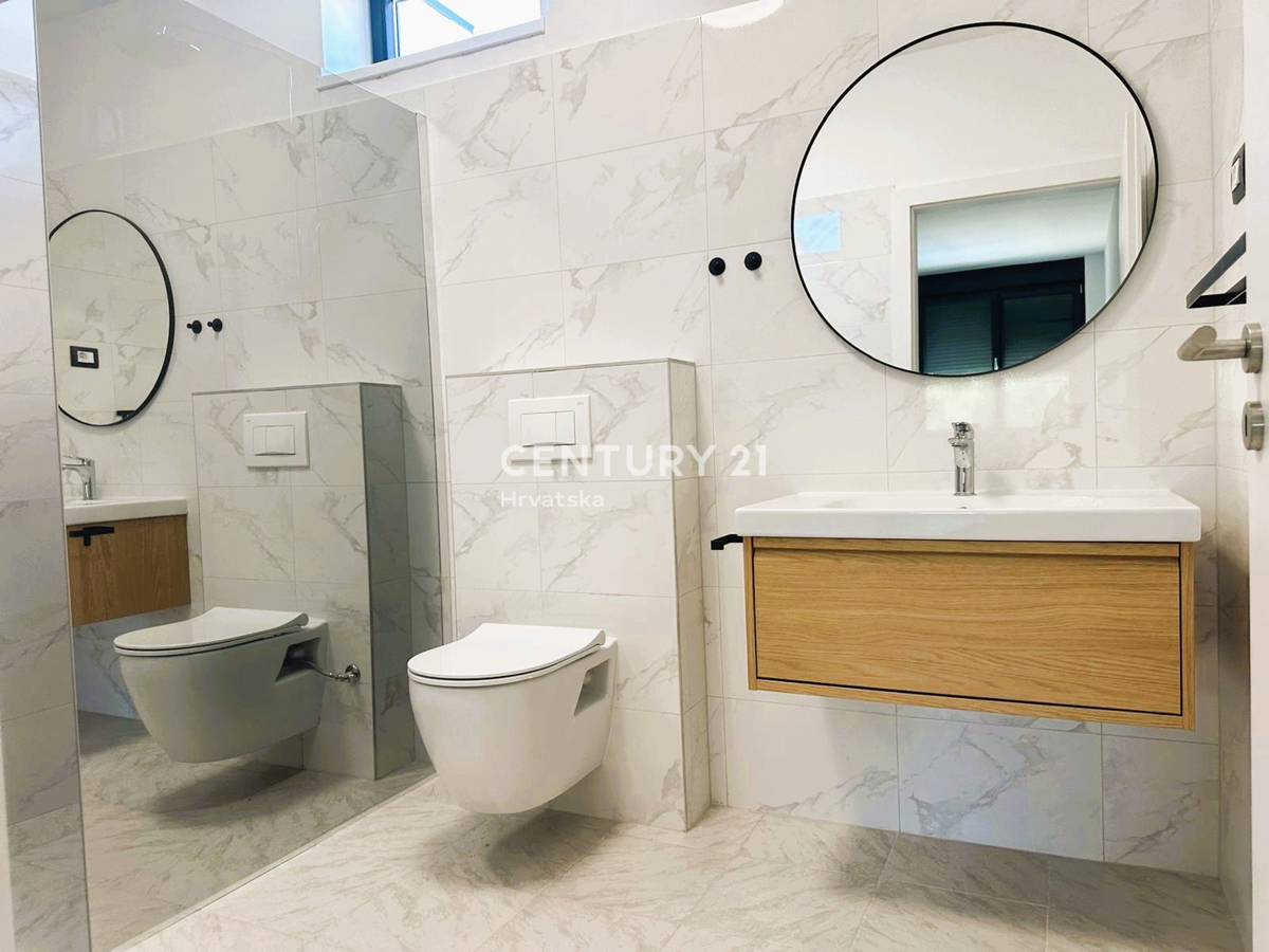 ROVINJSKO SELO, VENDESI BELLA DOPPIA VILLA, NUOVA COSTRUZIONE CON PISCINA