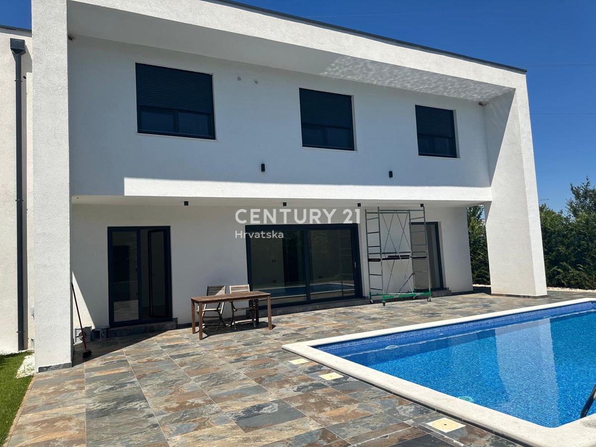 ROVINJSKO SELO, VENDESI BELLA DOPPIA VILLA, NUOVA COSTRUZIONE CON PISCINA