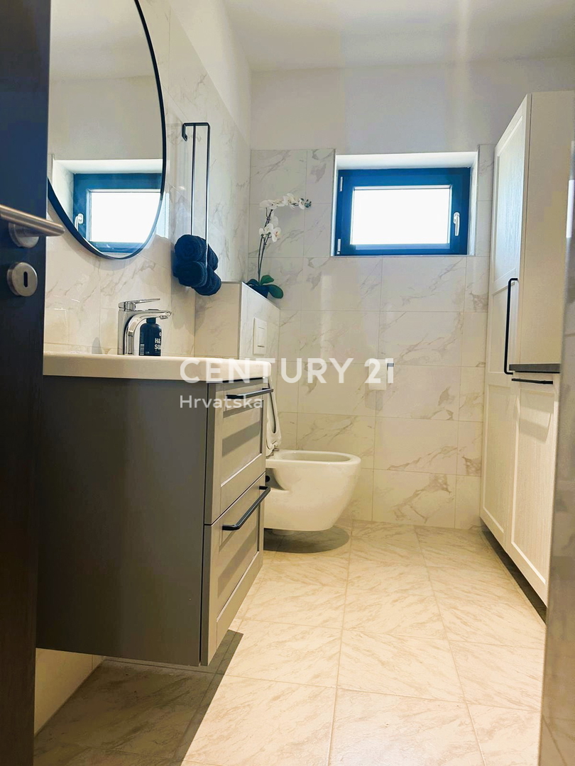 ROVINJSKO SELO, VENDESI BELLA DOPPIA VILLA, NUOVA COSTRUZIONE CON PISCINA