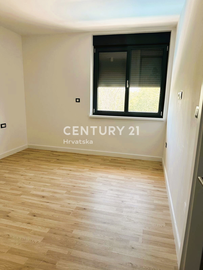 ROVINJSKO SELO, VENDESI BELLA DOPPIA VILLA, NUOVA COSTRUZIONE CON PISCINA