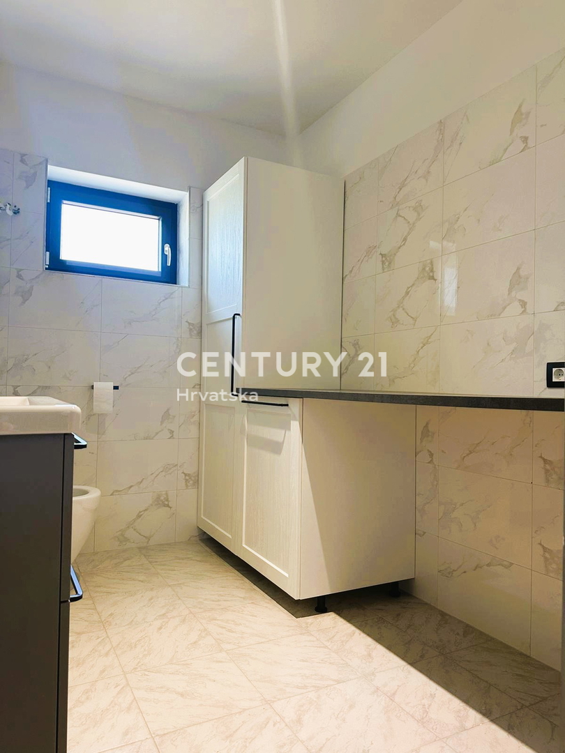 ROVINJSKO SELO, VENDESI BELLA DOPPIA VILLA, NUOVA COSTRUZIONE CON PISCINA