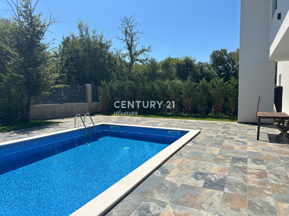 ROVINJSKO SELO, VENDESI BELLA DOPPIA VILLA, NUOVA COSTRUZIONE CON PISCINA