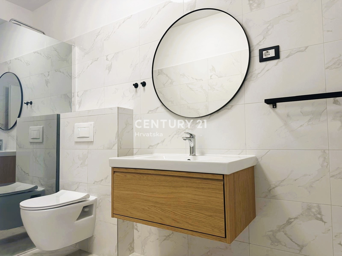 ROVINJSKO SELO, VENDESI BELLA DOPPIA VILLA, NUOVA COSTRUZIONE CON PISCINA