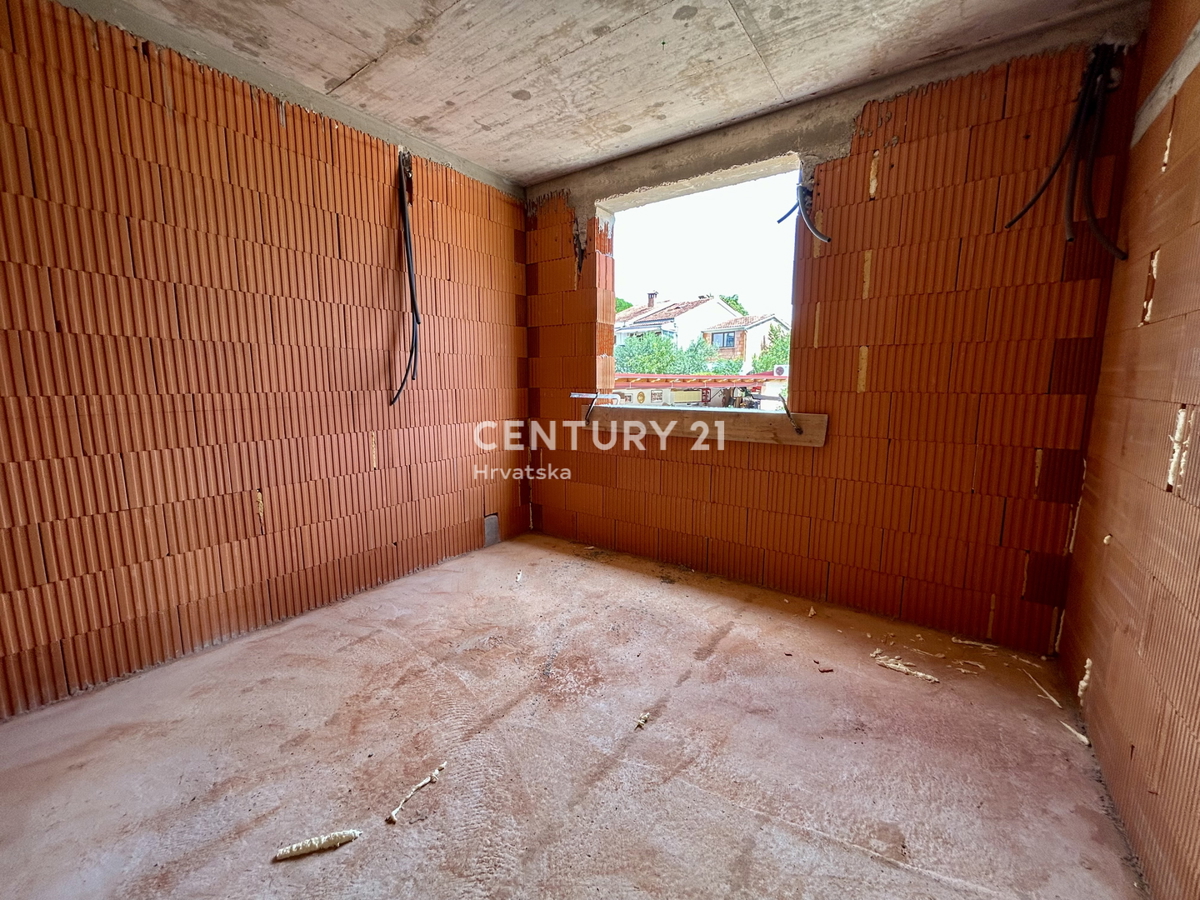 POREČ, DINTORNI, NUOVO APPARTAMENTO A SOLI 2 KM DALLA SPIAGGIA E DAL CENTRO CITTÀ