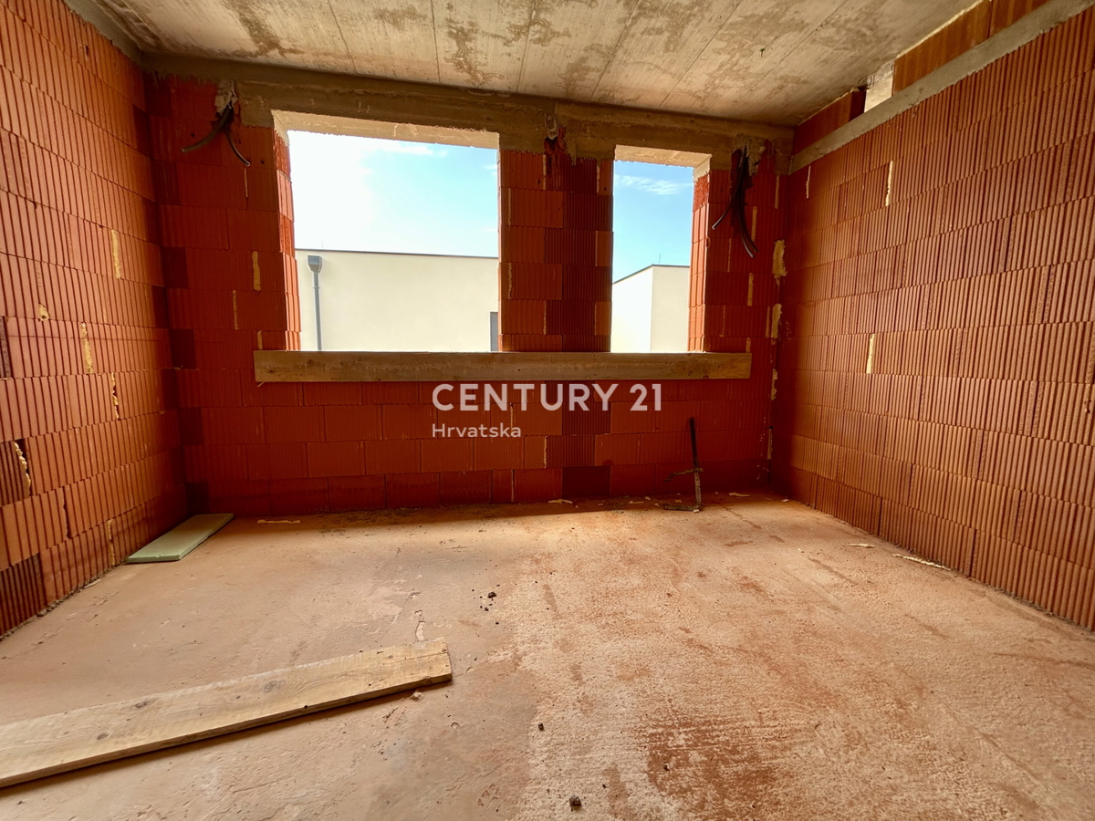 POREČ, DINTORNI, NUOVO APPARTAMENTO A SOLI 2 KM DALLA SPIAGGIA E DAL CENTRO CITTÀ