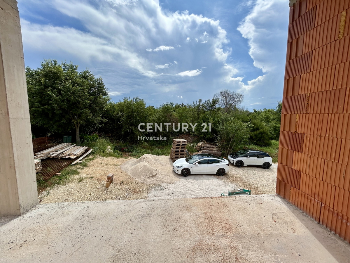 POREČ, DINTORNI, NUOVO APPARTAMENTO A SOLI 2 KM DALLA SPIAGGIA E DAL CENTRO CITTÀ