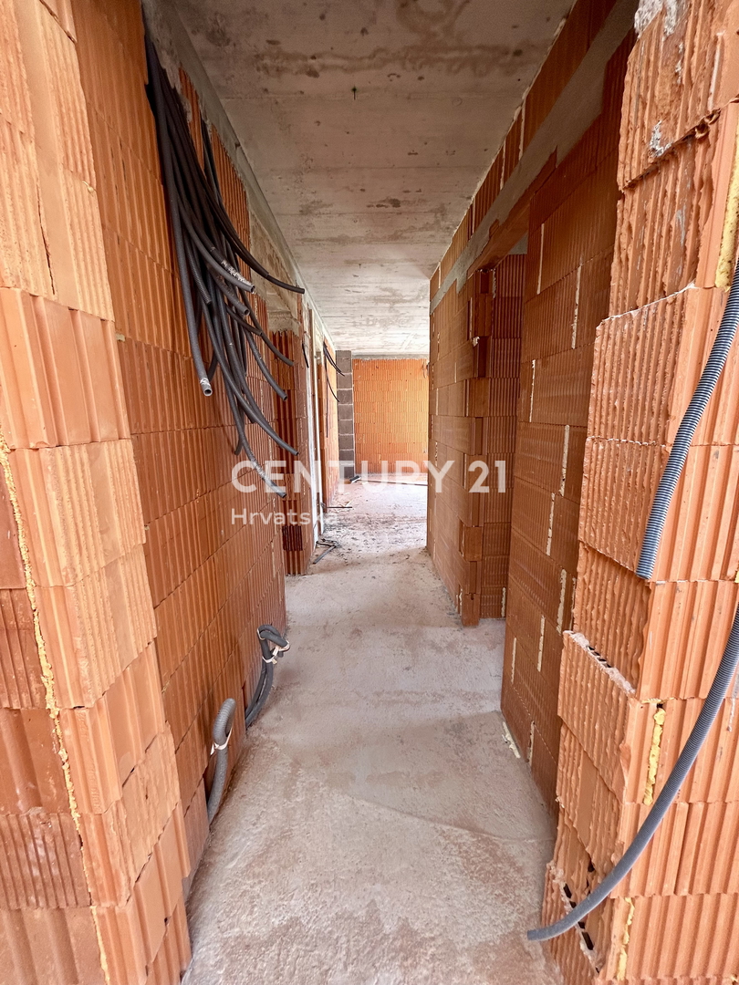 POREČ, DINTORNI, NUOVO APPARTAMENTO A SOLI 2 KM DALLA SPIAGGIA E DAL CENTRO CITTÀ