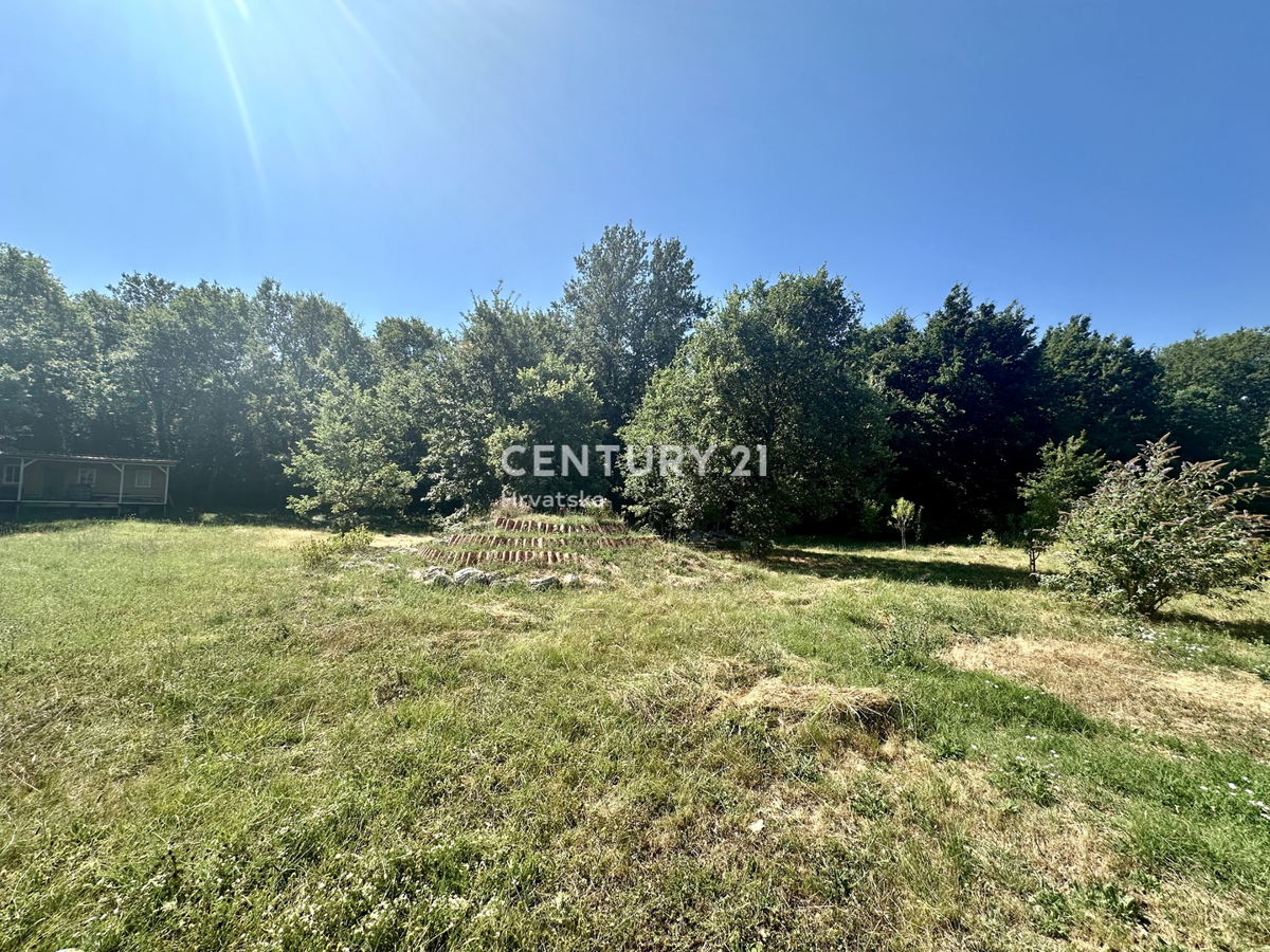 LABIN, TERRENO EDILIZIO A 3 KM DAL CENTRO CITTÀ