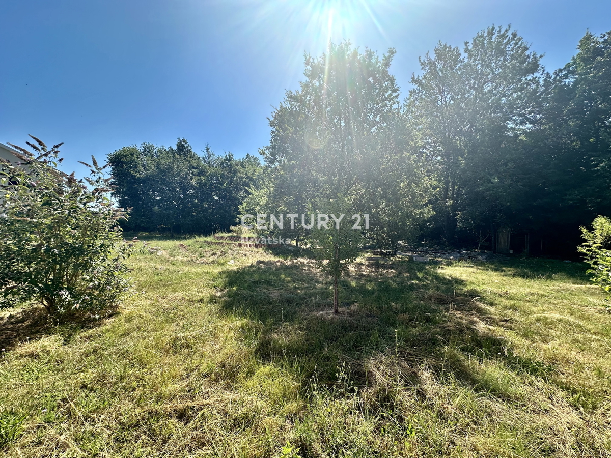 LABIN, TERRENO EDILIZIO A 3 KM DAL CENTRO CITTÀ