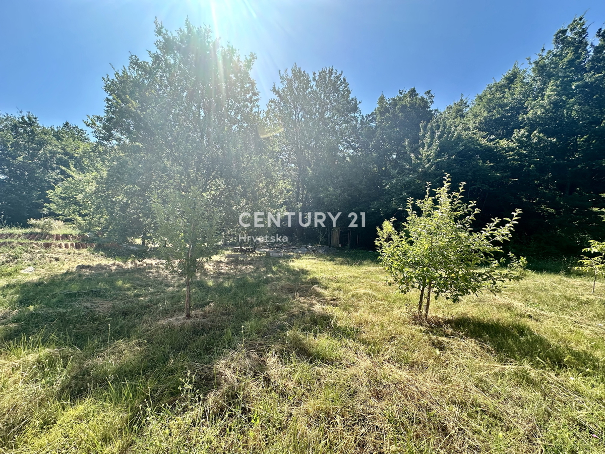 LABIN, TERRENO EDILIZIO A 3 KM DAL CENTRO CITTÀ