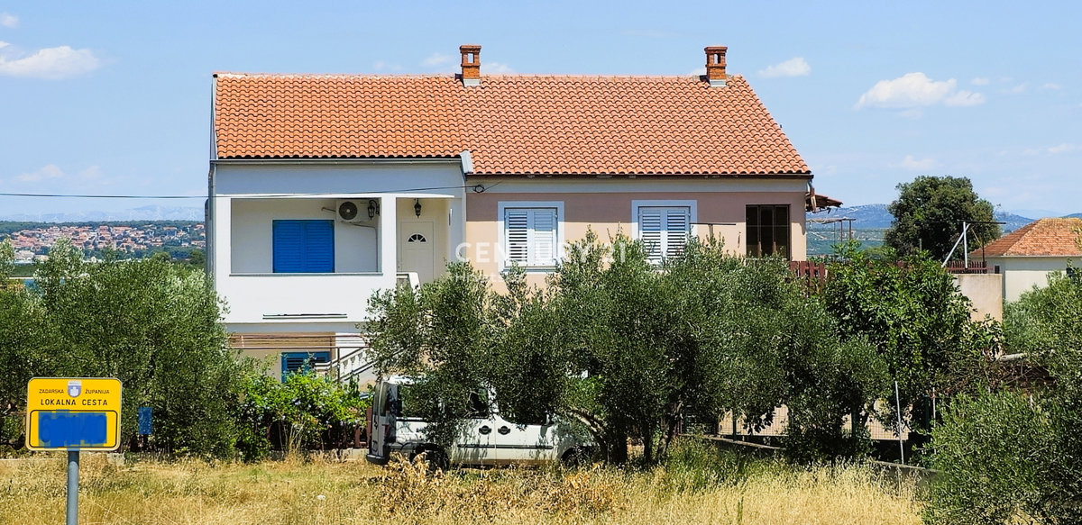 Kraj, Pašman, casa con tre appartamenti e garage. Vista mare dalla terrazza di 85 m2