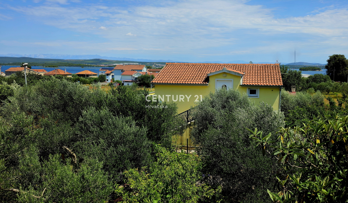 Kraj, Pašman, casa con tre appartamenti e garage. Vista mare dalla terrazza di 85 m2