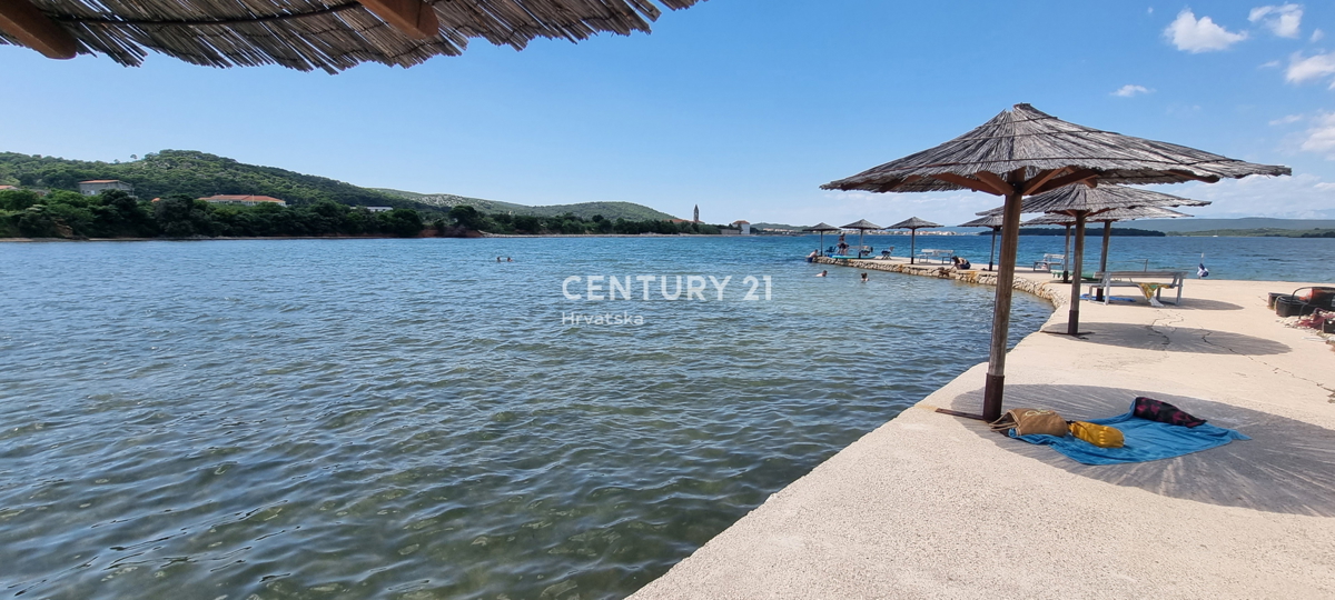 Kraj, Pašman, casa con tre appartamenti e garage. Vista mare dalla terrazza di 85 m2