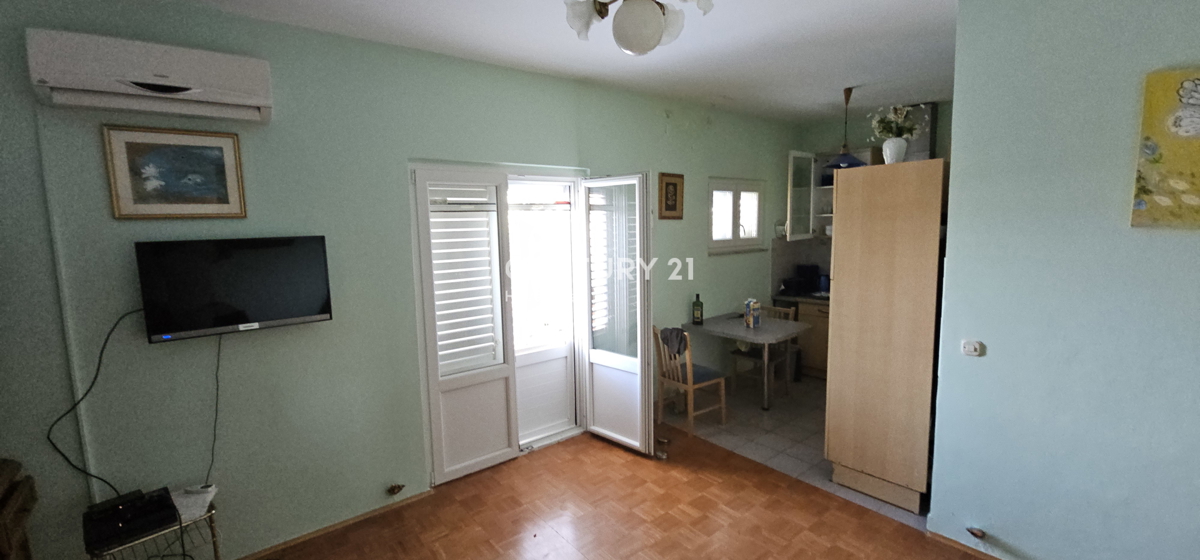 Kraj, Pašman, casa con tre appartamenti e garage. Vista mare dalla terrazza di 85 m2