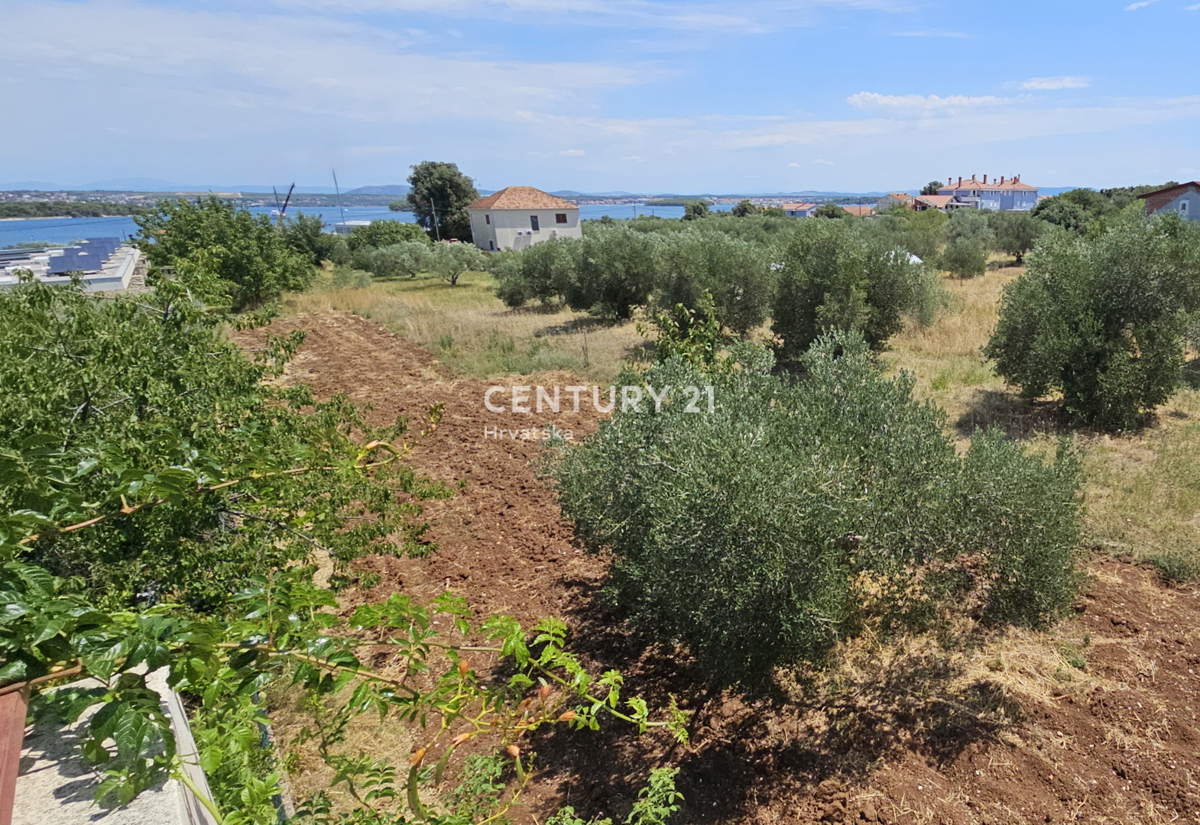 Kraj, Pašman, casa con tre appartamenti e garage. Vista mare dalla terrazza di 85 m2