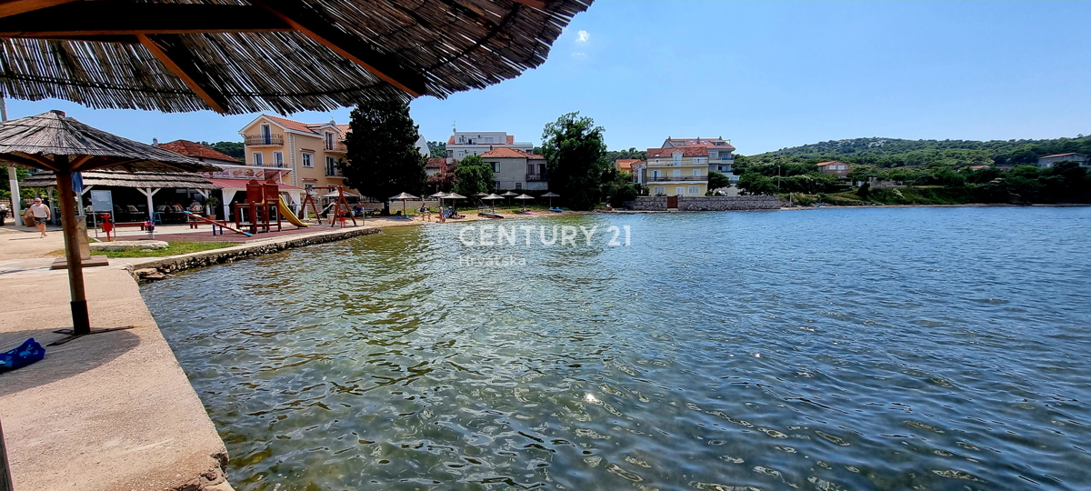 Kraj, Pašman, casa con tre appartamenti e garage. Vista mare dalla terrazza di 85 m2