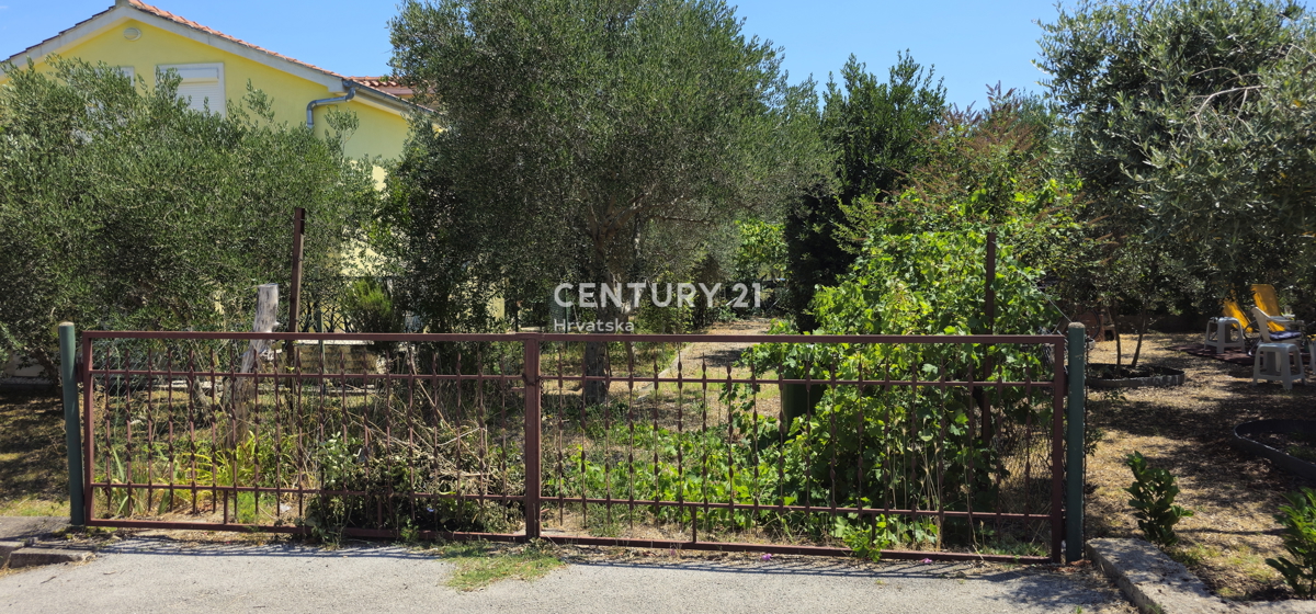Kraj, Pašman, casa con tre appartamenti e garage. Vista mare dalla terrazza di 85 m2