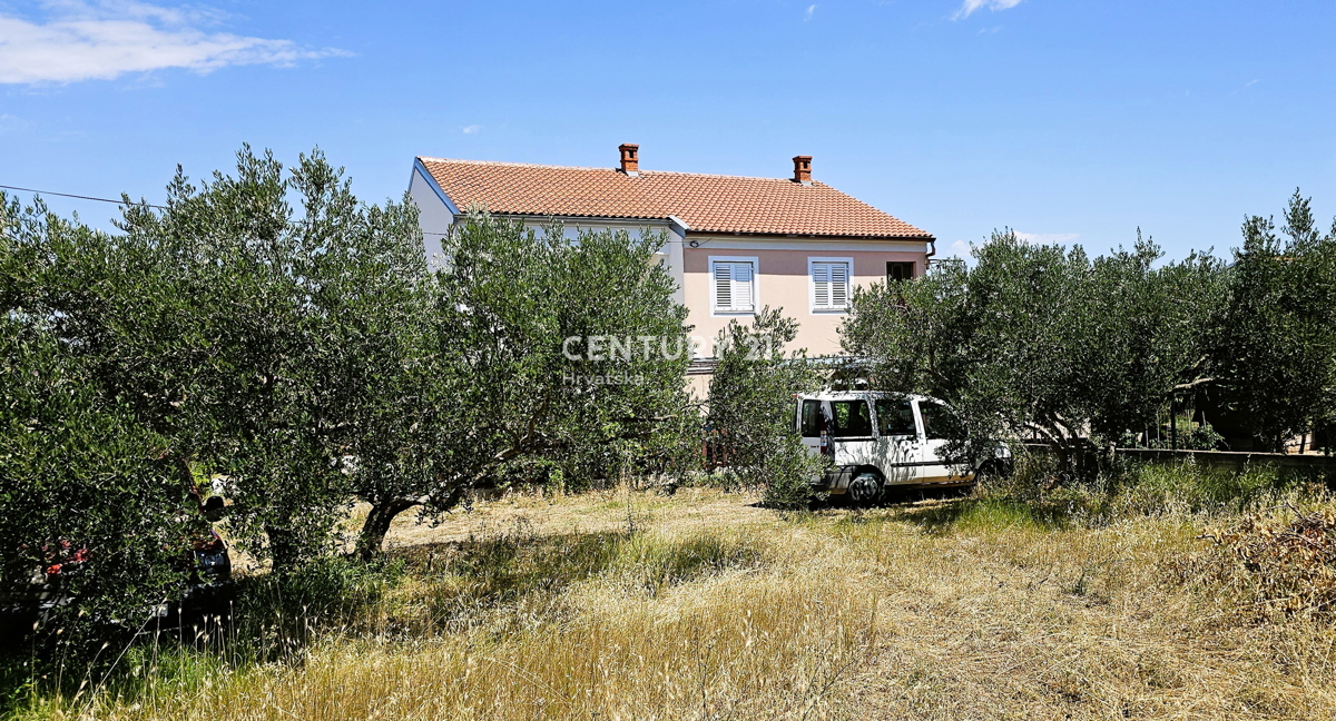 Kraj, Pašman, casa con tre appartamenti e garage. Vista mare dalla terrazza di 85 m2