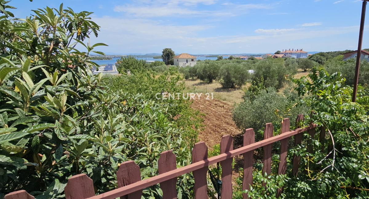 Kraj, Pašman, casa con tre appartamenti e garage. Vista mare dalla terrazza di 85 m2