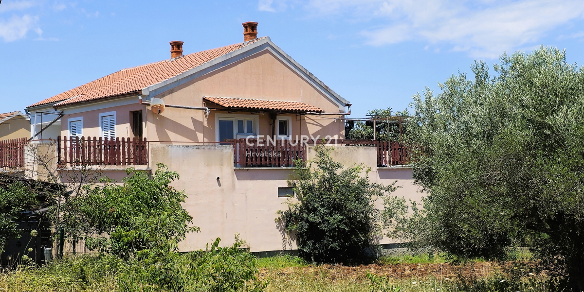 Kraj, Pašman, casa con tre appartamenti e garage. Vista mare dalla terrazza di 85 m2