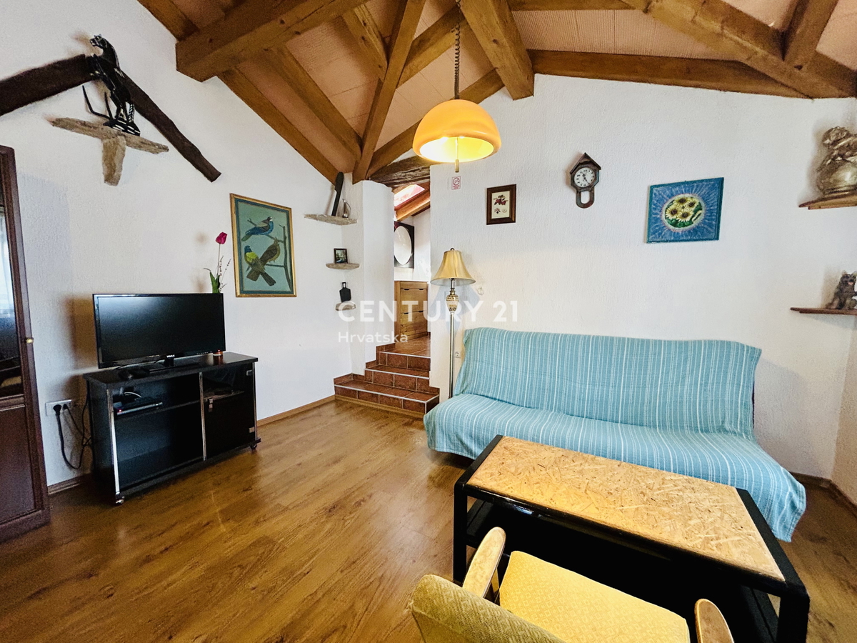 MOTOVUN, DINTORNI, CASA IN PIETRA ISTRIANA IN UN AMBIENTE IDILLIACO