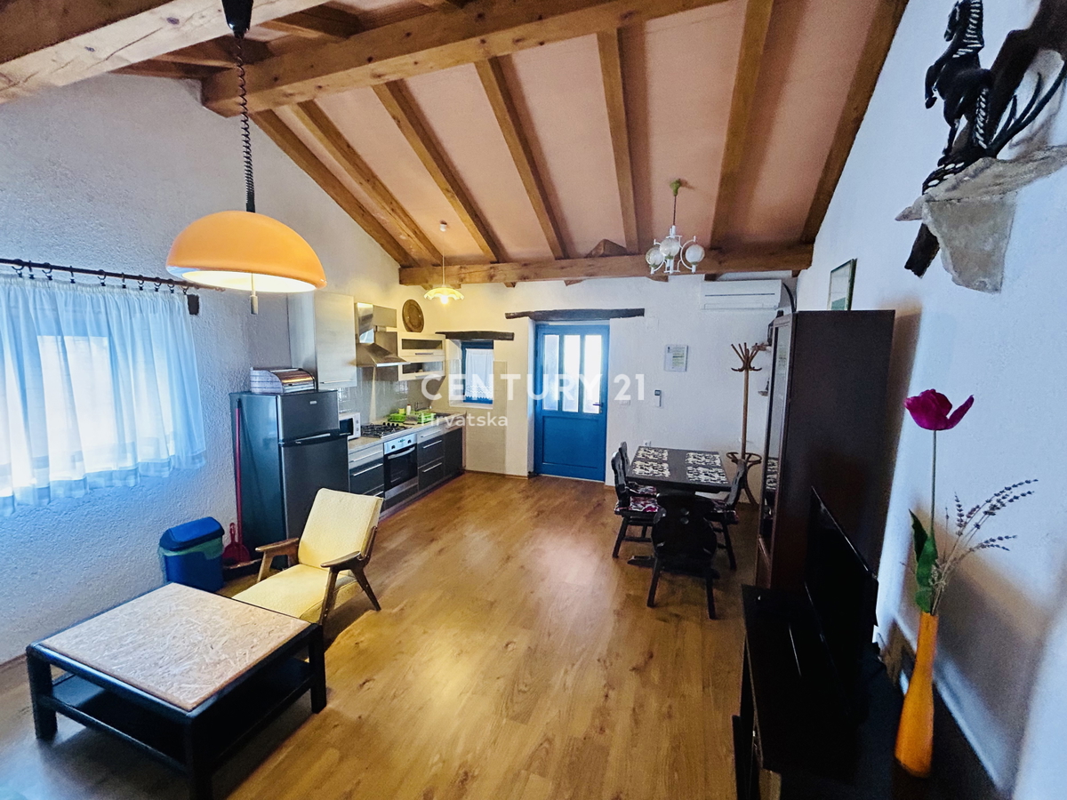 MOTOVUN, DINTORNI, CASA IN PIETRA ISTRIANA IN UN AMBIENTE IDILLIACO