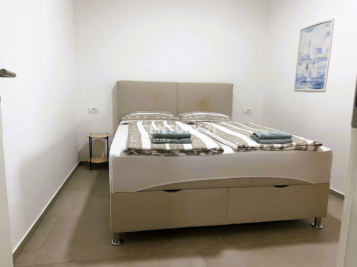 FUNTANA, VENDESI APPARTAMENTO TRILOCALE AL PIANO TERRA CON TERRAZZA DI 50 M2, OTTIMA POSIZIONE