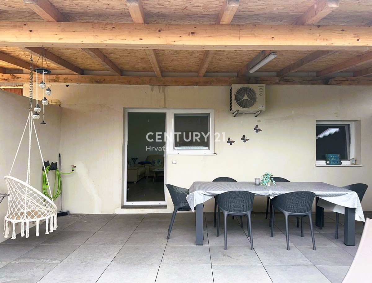 FUNTANA, VENDESI APPARTAMENTO TRILOCALE AL PIANO TERRA CON TERRAZZA DI 50 M2, OTTIMA POSIZIONE