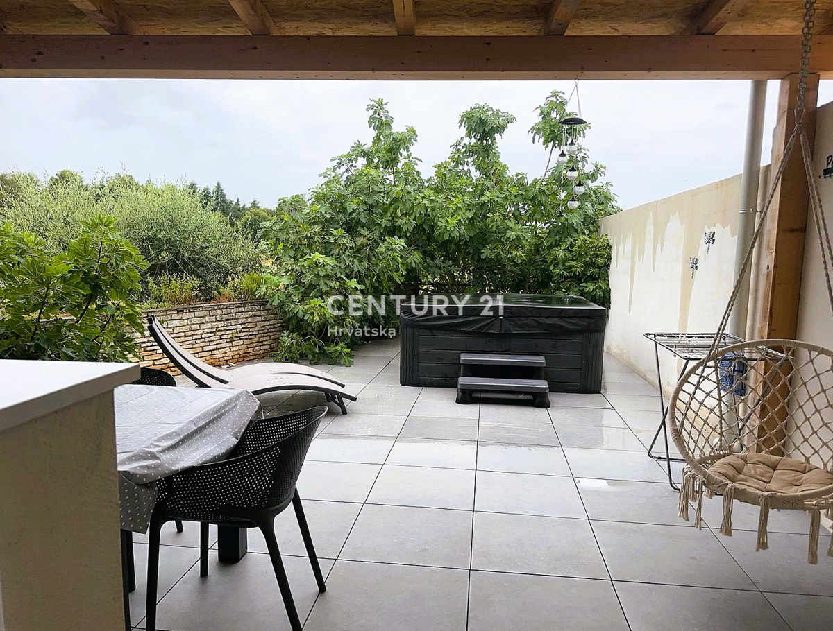 FUNTANA, VENDESI APPARTAMENTO TRILOCALE AL PIANO TERRA CON TERRAZZA DI 50 M2, OTTIMA POSIZIONE