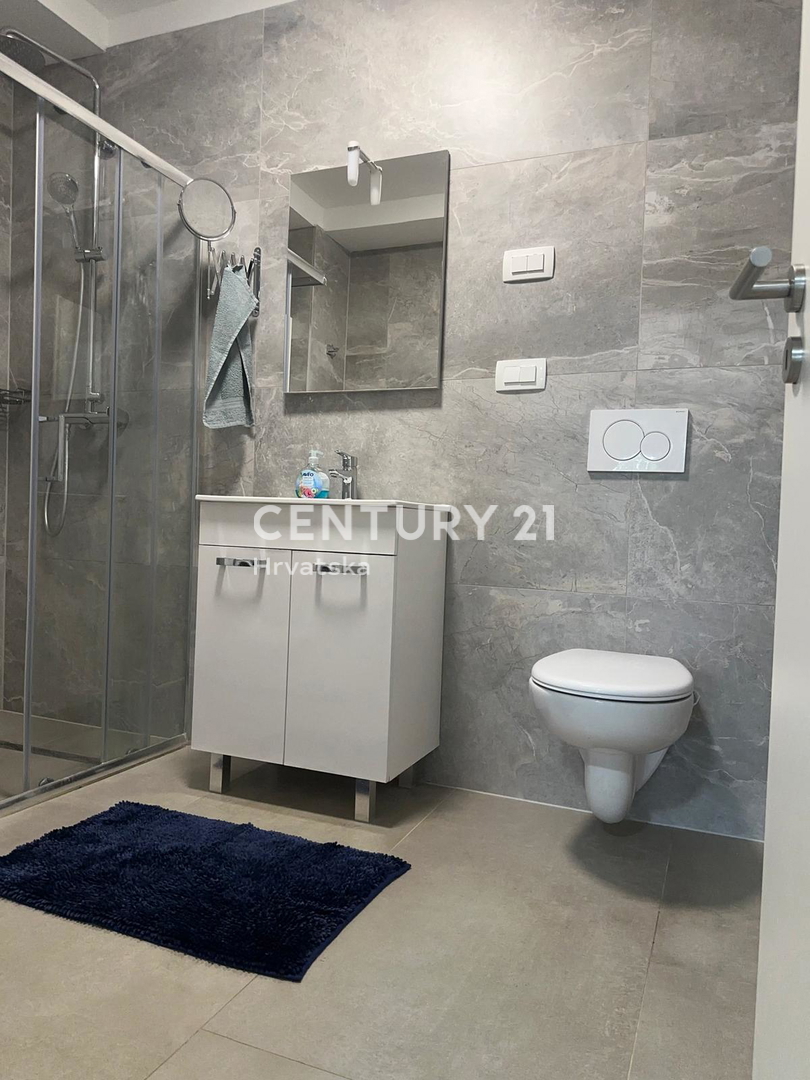 FUNTANA, VENDESI APPARTAMENTO TRILOCALE AL PIANO TERRA CON TERRAZZA DI 50 M2, OTTIMA POSIZIONE