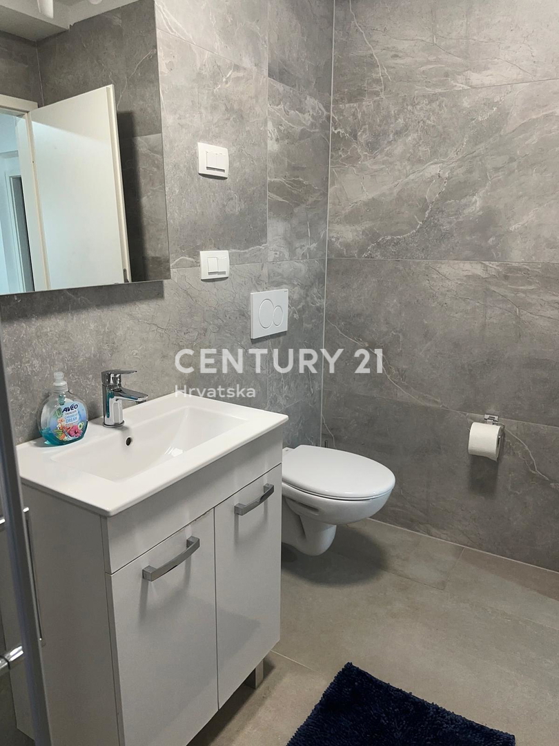 FUNTANA, VENDESI APPARTAMENTO TRILOCALE AL PIANO TERRA CON TERRAZZA DI 50 M2, OTTIMA POSIZIONE