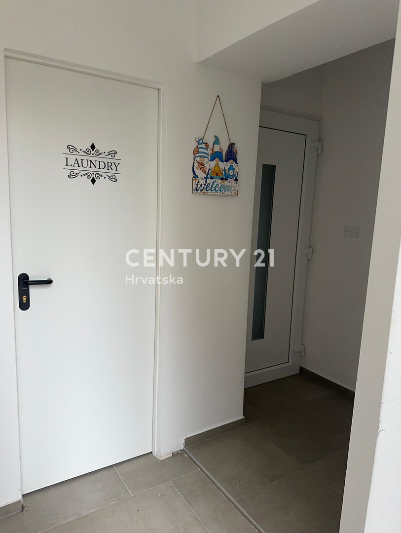 FUNTANA, VENDESI APPARTAMENTO TRILOCALE AL PIANO TERRA CON TERRAZZA DI 50 M2, OTTIMA POSIZIONE