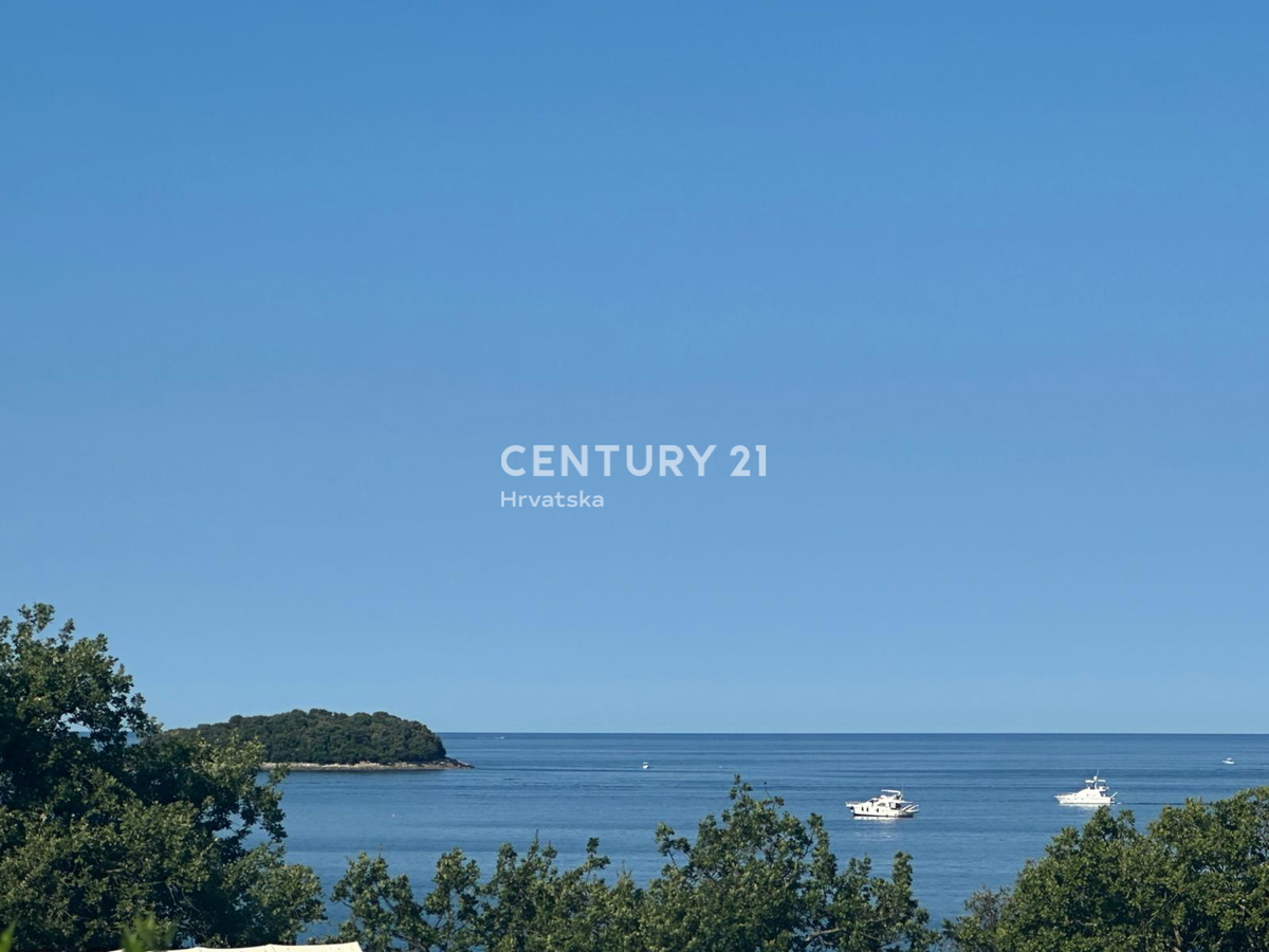 FUNTANA, VENDESI APPARTAMENTO TRILOCALE AL PIANO TERRA CON TERRAZZA DI 50 M2, OTTIMA POSIZIONE