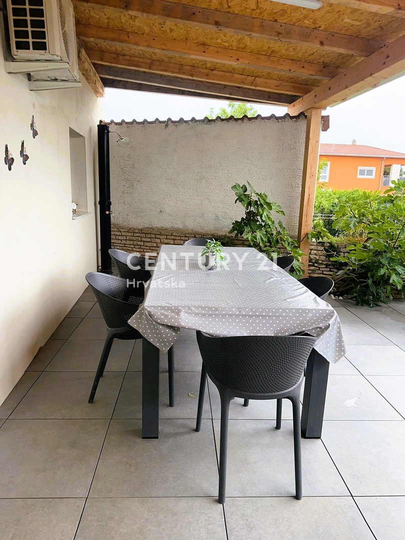 FUNTANA, VENDESI APPARTAMENTO TRILOCALE AL PIANO TERRA CON TERRAZZA DI 50 M2, OTTIMA POSIZIONE