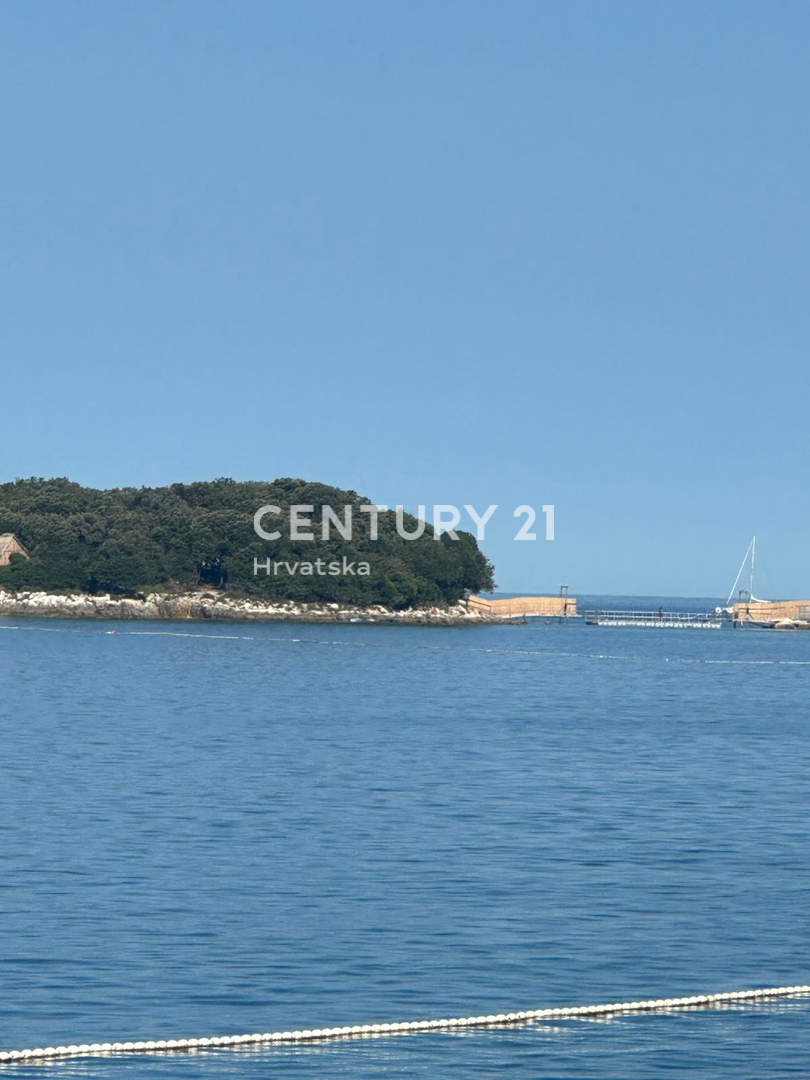 FUNTANA, VENDESI APPARTAMENTO TRILOCALE AL PIANO TERRA CON TERRAZZA DI 50 M2, OTTIMA POSIZIONE