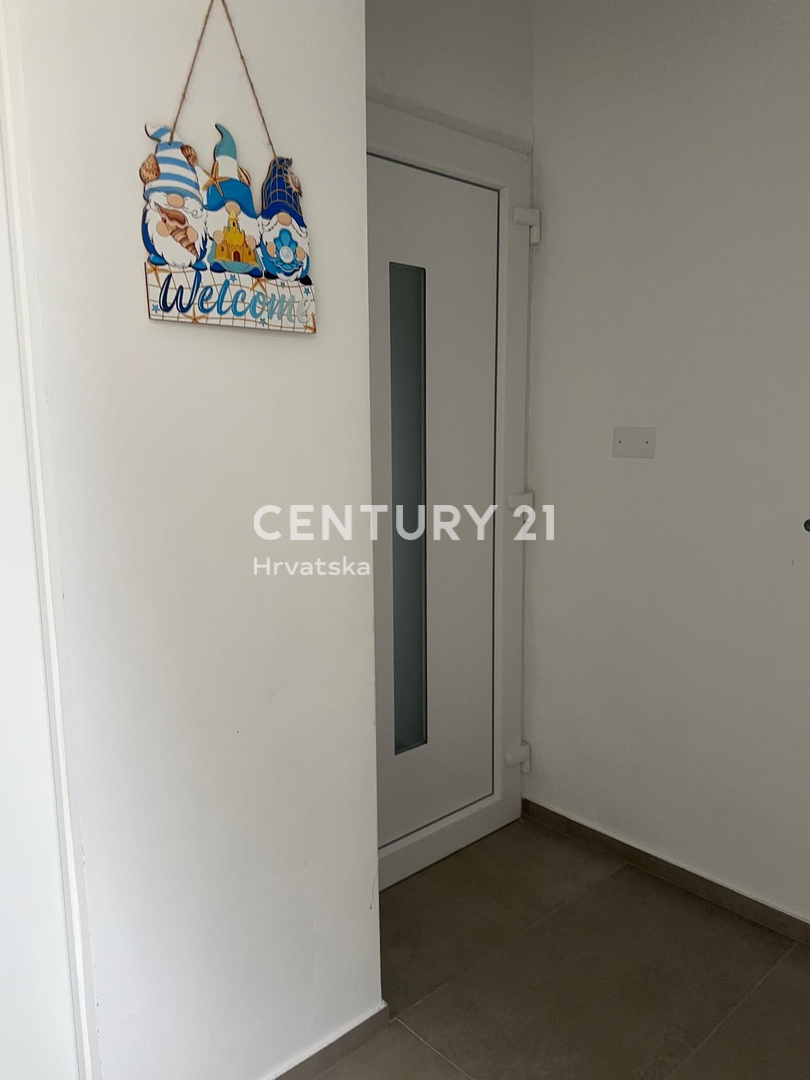 FUNTANA, VENDESI APPARTAMENTO TRILOCALE AL PIANO TERRA CON TERRAZZA DI 50 M2, OTTIMA POSIZIONE